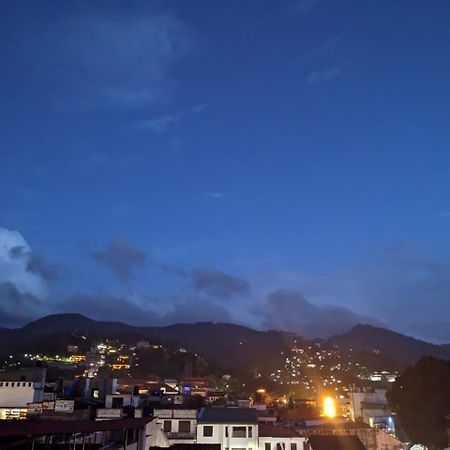 Rush City Hotel Kandy Buitenkant foto