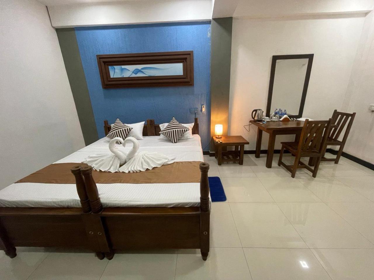 Rush City Hotel Kandy Buitenkant foto
