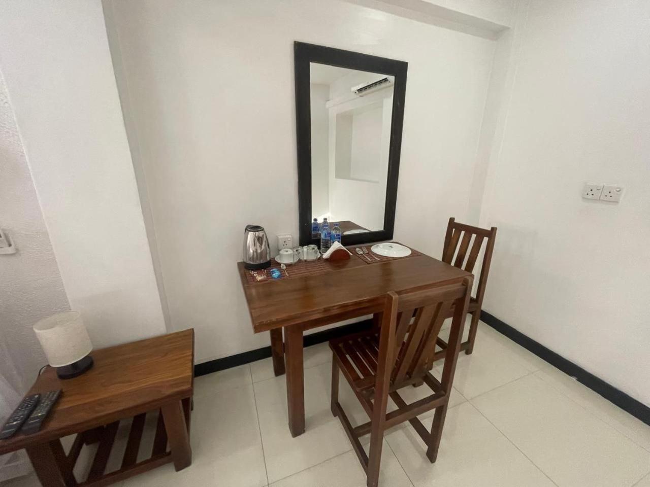 Rush City Hotel Kandy Buitenkant foto