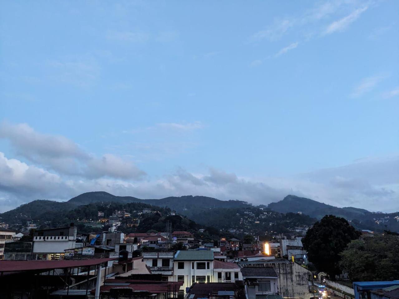 Rush City Hotel Kandy Buitenkant foto