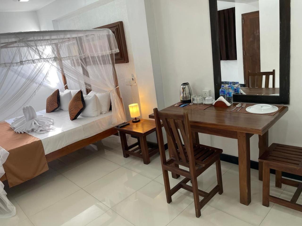 Rush City Hotel Kandy Buitenkant foto